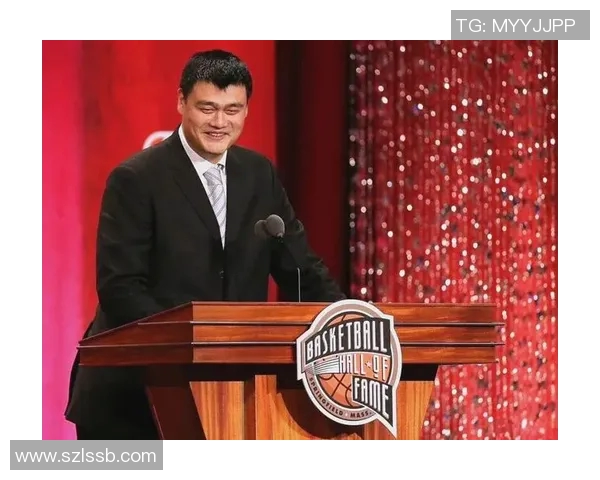 左撇姚明的篮球传奇与人生启示：从球场到生活的独特视角