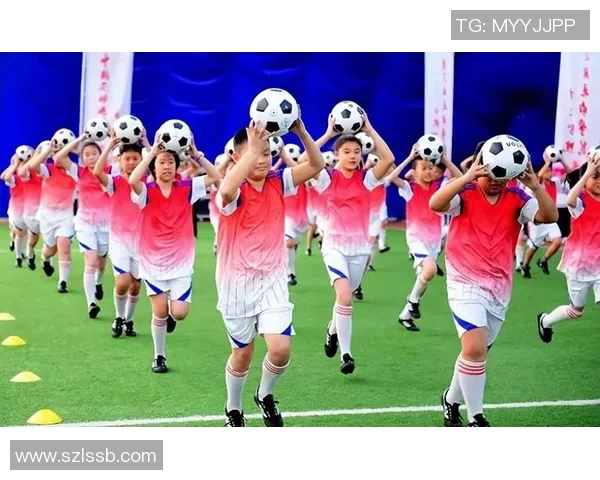 孩子与足球明星互动的搞笑视频引发网友热议和欢笑