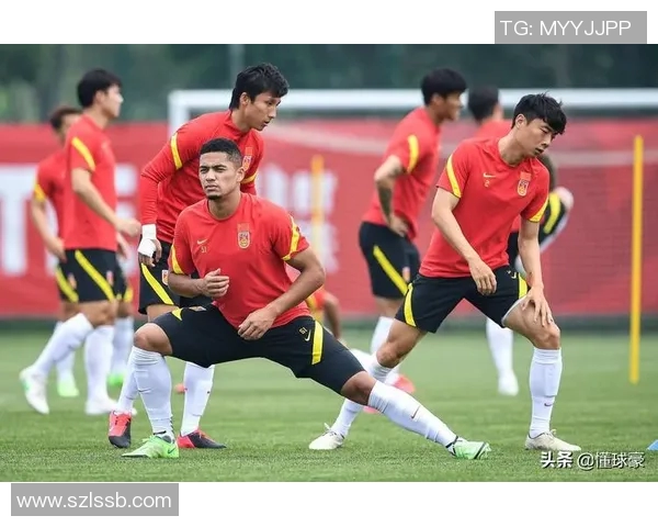 更衣室揭秘足球明星赛后心声与团队默契的真实故事