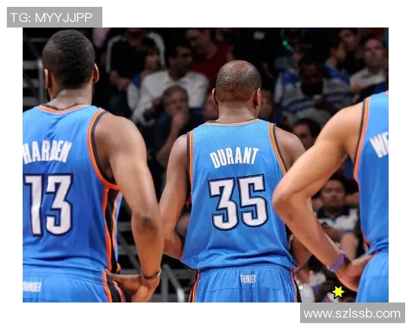 香港足球明星队荣耀之路展现激情与梦想的海报设计 香港足球明星队荣耀之路展现激情与梦想的海报设计